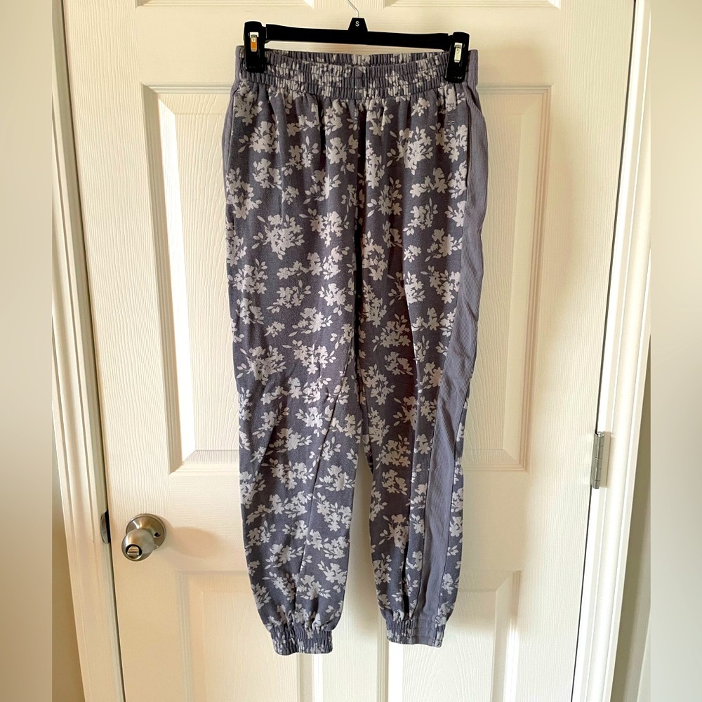 Victoria’s Secret - PINK - Floral print jogger sweatpants - Size XS